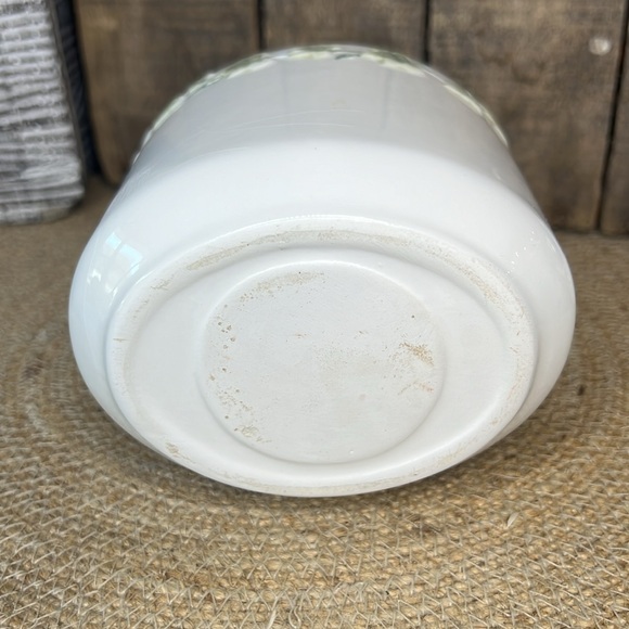 Tea light candleholder that says family with four figure cut outs! - Picture 4 of 7